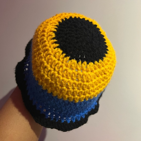 Minion 💛💙 ~ crochet bucket hat - Picture 3 of 4